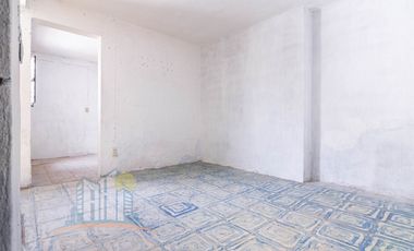 Se Remata casa con 6 Departamentos cerca del CUAAD y Calzada Independencia Norte