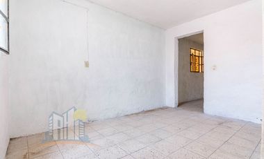 Se Remata casa con 6 Departamentos cerca del CUAAD y Calzada Independencia Norte