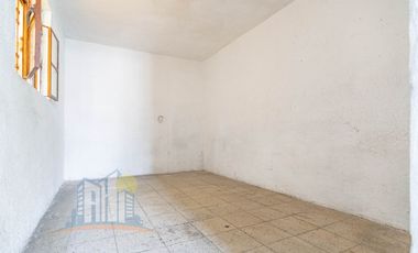 Se Remata casa con 6 Departamentos cerca del CUAAD y Calzada Independencia Norte