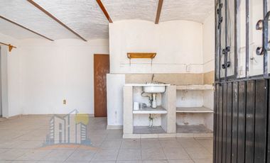 Se Remata casa con 6 Departamentos cerca del CUAAD y Calzada Independencia Norte