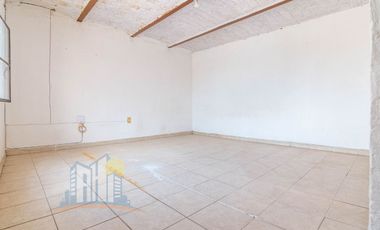 Se Remata casa con 6 Departamentos cerca del CUAAD y Calzada Independencia Norte