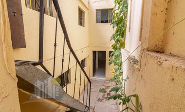 Se Remata casa con 6 Departamentos cerca del CUAAD y Calzada Independencia Norte