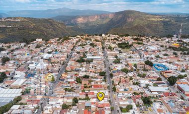 Se Remata casa con 6 Departamentos cerca del CUAAD y Calzada Independencia Norte