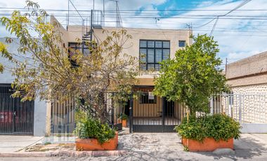 Se Remata casa con 6 Departamentos cerca del CUAAD y Calzada Independencia Norte