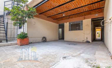 Se Remata casa con 6 Departamentos cerca del CUAAD y Calzada Independencia Norte