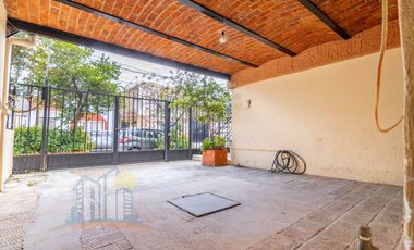 Se Remata casa con 6 Departamentos cerca del CUAAD y Calzada Independencia Norte