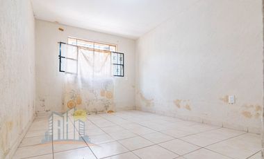 Se Remata casa con 6 Departamentos cerca del CUAAD y Calzada Independencia Norte