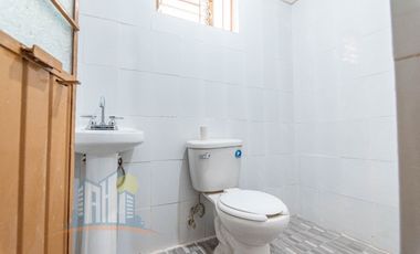 Se Remata casa con 6 Departamentos cerca del CUAAD y Calzada Independencia Norte