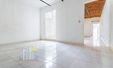 Se Remata casa con 6 Departamentos cerca del CUAAD y Calzada Independencia Norte