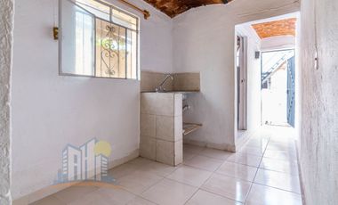 Se Remata casa con 6 Departamentos cerca del CUAAD y Calzada Independencia Norte