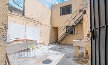 Se Remata casa con 6 Departamentos cerca del CUAAD y Calzada Independencia Norte