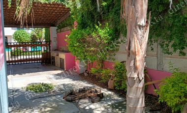 🌟 ¡Vive en Tranquilidad y Comodidad en Corregidora! 🌿  Casa dos niveles en privada !! A Ofertar.