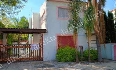 🌟 ¡Vive en Tranquilidad y Comodidad en Corregidora! 🌿  Casa dos niveles en privada !! A Ofertar.