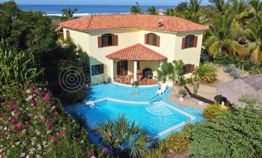 Se Vende Lujosa Villa de dos Niveles en Rancho Neptuno con Vista al Mar