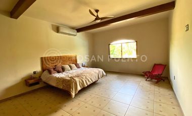 Se Vende Lujosa Villa de dos Niveles en Rancho Neptuno con Vista al Mar