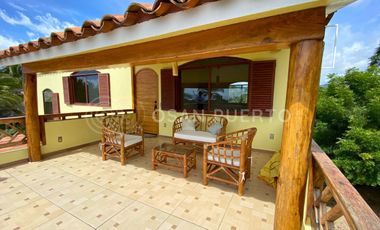 Se Vende Lujosa Villa de dos Niveles en Rancho Neptuno con Vista al Mar