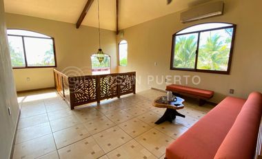 Se Vende Lujosa Villa de dos Niveles en Rancho Neptuno con Vista al Mar