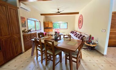 Se Vende Lujosa Villa de dos Niveles en Rancho Neptuno con Vista al Mar
