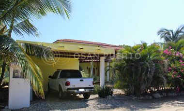 Se Vende Lujosa Villa de dos Niveles en Rancho Neptuno con Vista al Mar