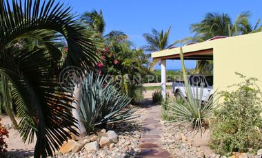 Se Vende Lujosa Villa de dos Niveles en Rancho Neptuno con Vista al Mar