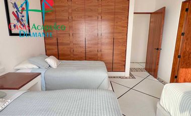 Casa en renta vacacional para 12 personas. Alberca privada con vista al mar