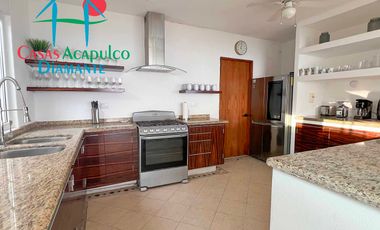 Casa en renta vacacional para 12 personas. Alberca privada con vista al mar