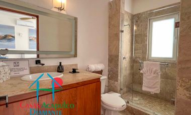Casa en renta vacacional para 12 personas. Alberca privada con vista al mar