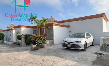 Casa en renta vacacional para 12 personas. Alberca privada con vista al mar