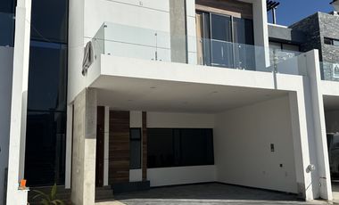 ESPECTACULAR CASA EN VENTA EN MAZATLAN SECTOR CERRITOS (ALTABRISA RESIDENCIAL) 4 RECAMARAS, A SOLO 800 MTS DEL MAR, PRIVADA CON ALBERCA Y GYM