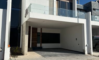 ESPECTACULAR CASA EN VENTA EN MAZATLAN SECTOR CERRITOS (ALTABRISA RESIDENCIAL) 4 RECAMARAS, A SOLO 800 MTS DEL MAR, PRIVADA CON ALBERCA Y GYM