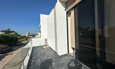 ESPECTACULAR CASA EN VENTA EN MAZATLAN SECTOR CERRITOS (ALTABRISA RESIDENCIAL) 4 RECAMARAS, A SOLO 800 MTS DEL MAR, PRIVADA CON ALBERCA Y GYM