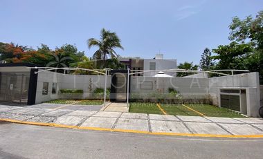 “Tu Hogar y Negocio Frente a la Laguna Bojórquez en el corazón de la espectacular Zona Hotelera de Cancún”