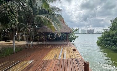 “Tu Hogar y Negocio Frente a la Laguna Bojórquez en el corazón de la espectacular Zona Hotelera de Cancún”
