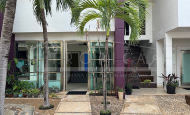 “Tu Hogar y Negocio Frente a la Laguna Bojórquez en el corazón de la espectacular Zona Hotelera de Cancún”