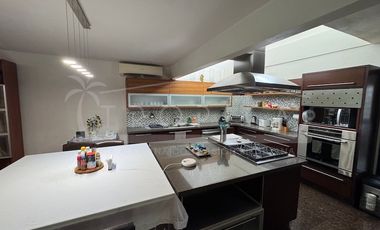 “Tu Hogar y Negocio Frente a la Laguna Bojórquez en el corazón de la espectacular Zona Hotelera de Cancún”
