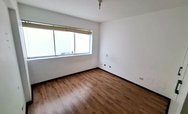 ALQUILO DEPARTAMENTO EN MIRAFLORES LIMITE CON SAN ISIDRO - PRIMER PISO CON TERRAZA