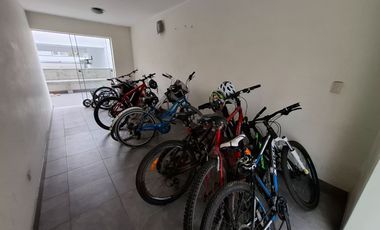 ALQUILO DEPARTAMENTO EN MIRAFLORES LIMITE CON SAN ISIDRO - PRIMER PISO CON TERRAZA