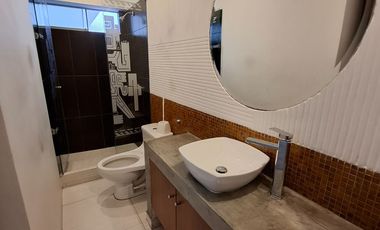 ALQUILO DEPARTAMENTO EN MIRAFLORES LIMITE CON SAN ISIDRO - PRIMER PISO CON TERRAZA