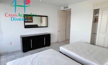Departamento en venta, terraza con vista parcial a la bahía de Acapulco