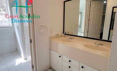 Departamento en venta, terraza con vista parcial a la bahía de Acapulco