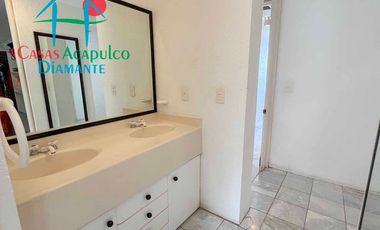 Departamento en venta, terraza con vista parcial a la bahía de Acapulco