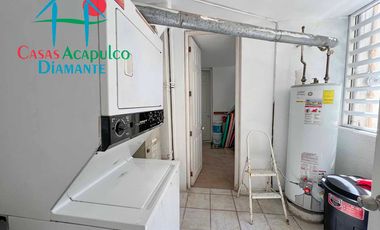 Departamento en venta, terraza con vista parcial a la bahía de Acapulco