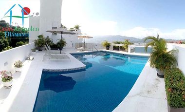 Departamento en venta, terraza con vista parcial a la bahía de Acapulco