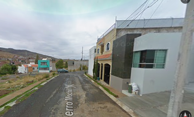 Casa ubicada en colonia Colinas Del Padre con 3 Recamaras y 145m2 entre Av. Sierra Nevada y Av. Cerro del Padre.