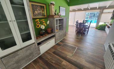 Espectacular casa de categoria  con pileta climatizada cerca de la mejor playa de Madryn