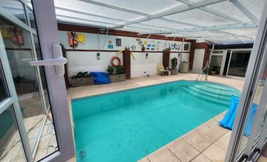 Espectacular casa de categoria  con pileta climatizada cerca de la mejor playa de Madryn