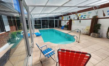 Espectacular casa de categoria  con pileta climatizada cerca de la mejor playa de Madryn