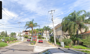 Casa en fraccionamiento ubicada en colonia Parques de Tlaquepaque, con 3 Recamaras y 59m2 entre Av Guadalupe y Anillo Periférico.