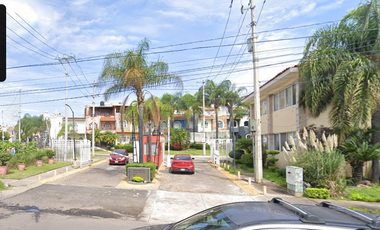 Casa en fraccionamiento ubicada en colonia Parques de Tlaquepaque, con 3 Recamaras y 59m2 entre Av Guadalupe y Anillo Periférico.