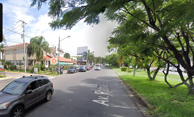 Casa en fraccionamiento ubicada en colonia Parques de Tlaquepaque, con 3 Recamaras y 59m2 entre Av Guadalupe y Anillo Periférico.